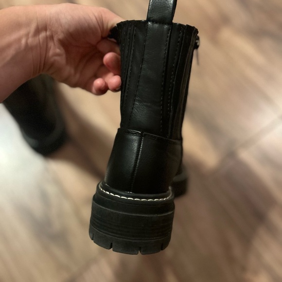 🖤Black Ankle Boots with White Stitching - Picture 6 of 8